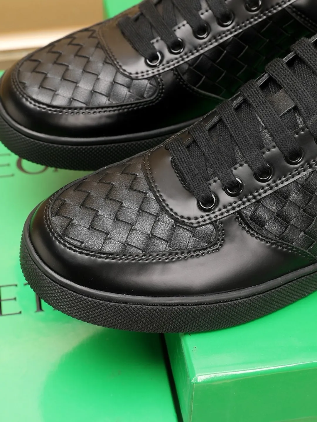 Men's Men's Shoes💰P 500💰【BV】Classic Casual Shoes🔍Winning the world's recognized top brand with details and creativity, the details highlight traditional hand stitching. The upper is made of original first-layer cowhide woven surface, and the cowhide lining is environmentally friendly. ♻️Does not fade. 💪Sole: Rubber original outsole specially provided by the original factory. ⚠Can be entered and exited at will. Welcome to compare. ⚠Number of sizes: 38-45 (customized in 45)